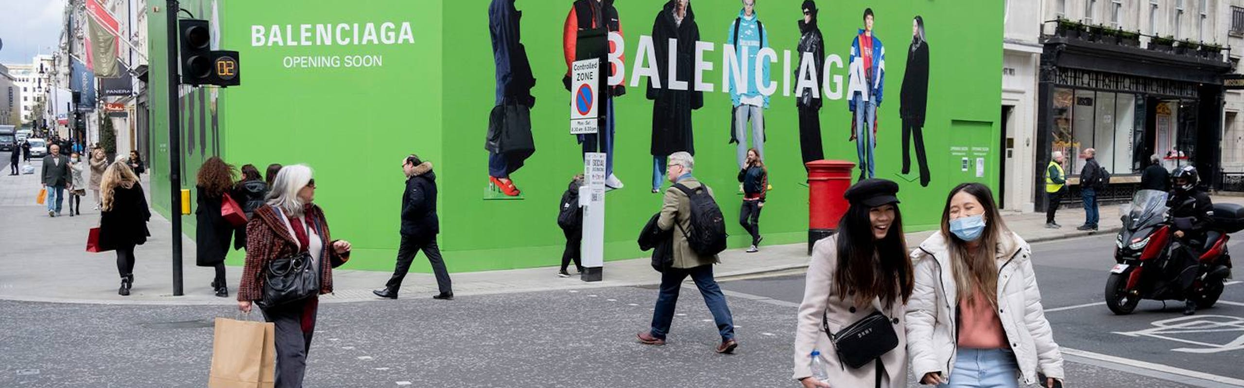 Cửa hàng mới của Balenciaga trên phố Bond ở London. Balenciaga đang triển khai dịch vụ bán lại hợp tác cùng Reflaunt
