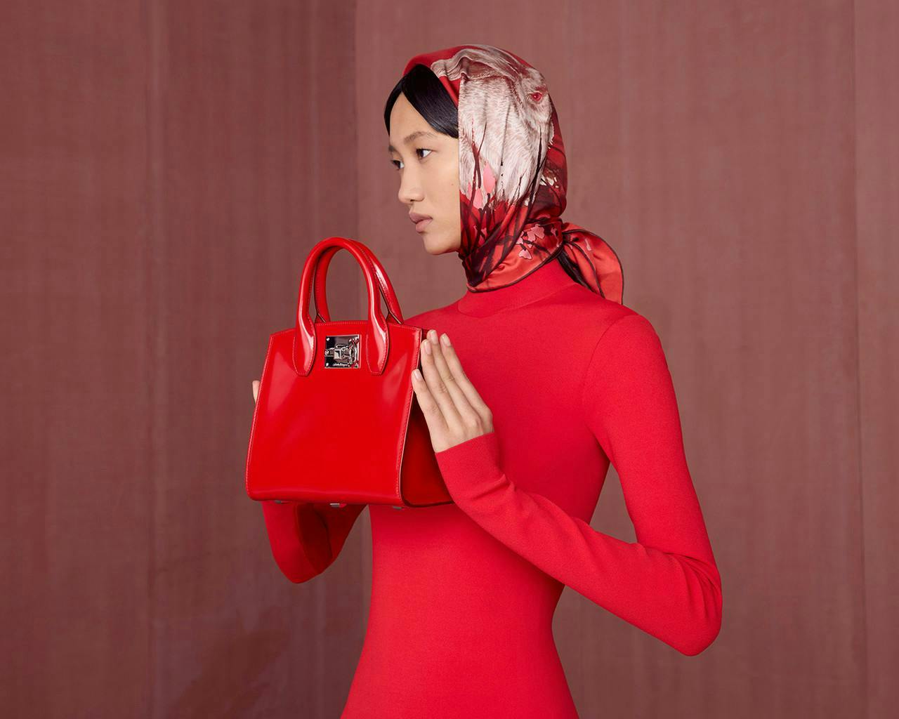 handbag bag accessories purse person woman adult female face head